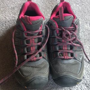 KEEN WOMEN'S OAKRIDGE LOW HIKING SHOES 8.5